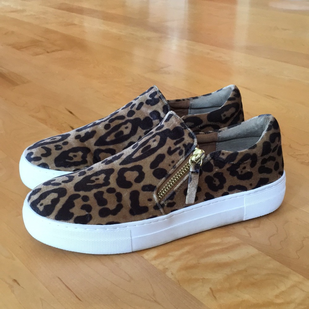 STEVE MADDEN | "GLAAMMAR" Velvet Leopard Print Zip Sneakers